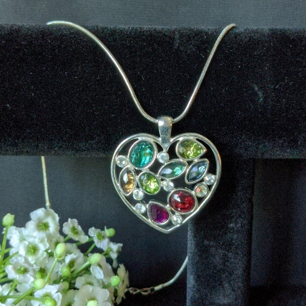 MULTICOLORED GEM HEART NECKLACE